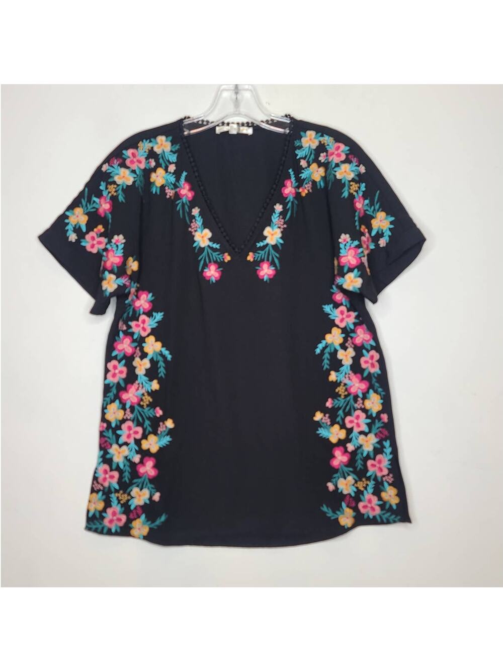 NWT Andre by Unit black floral embroidery short sleeve shirt - small